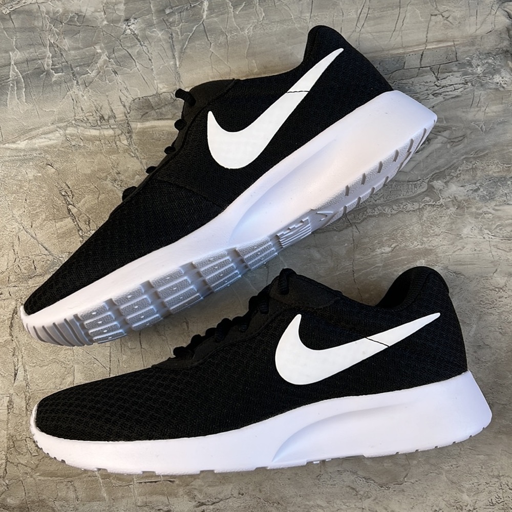 New Nike Tanjun black sneakers shoes - Picture 3 of 9